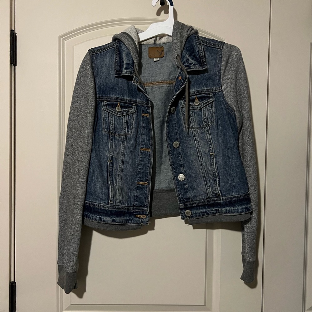 American Eagle Denim Jacket. Size L.